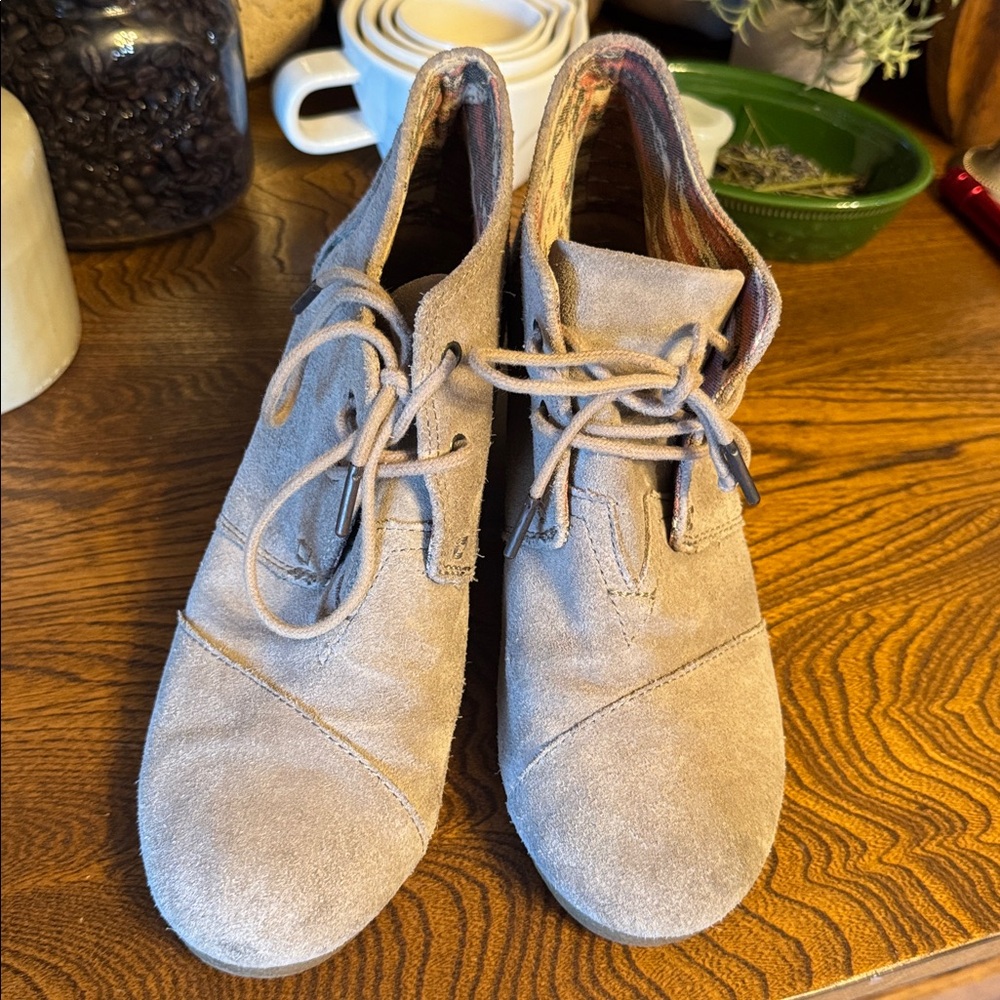Toms Tan Suede Ankle Boots with Aztec design inside Boho Western vibe - Picture 6 of 8
